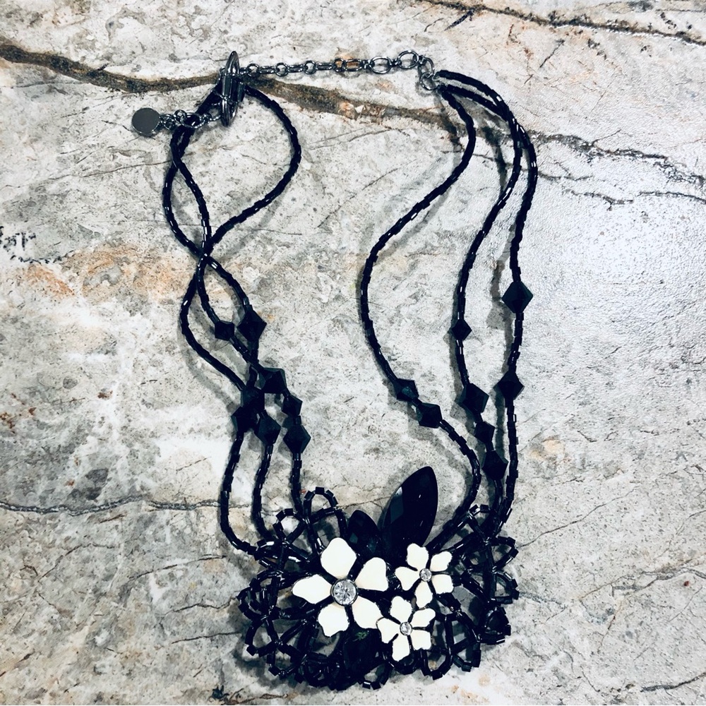 GIVENCHY Authentic Vintage Necklace. - Picture 2 of 15